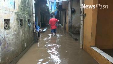 NEWS FLASH: Banjir Jakarta, Rawajati dan Jatinegara Terendam Banjir