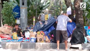 Para Pencari Suaka Terlantar di Trotoar Jalanan Jakarta