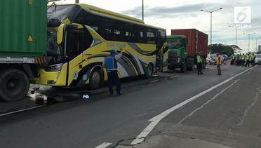 Tabrakan Beruntun Tol JORR, Sopir Bus Terjepit