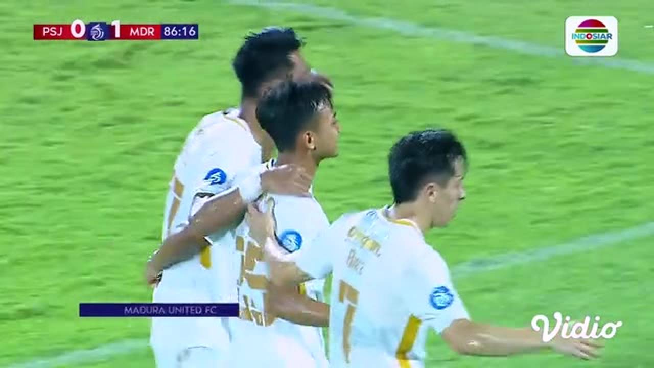M.Riski Afrisal Mencetak Gol untuk Madura United FC 0 - 1 | BRI Liga 1 ...