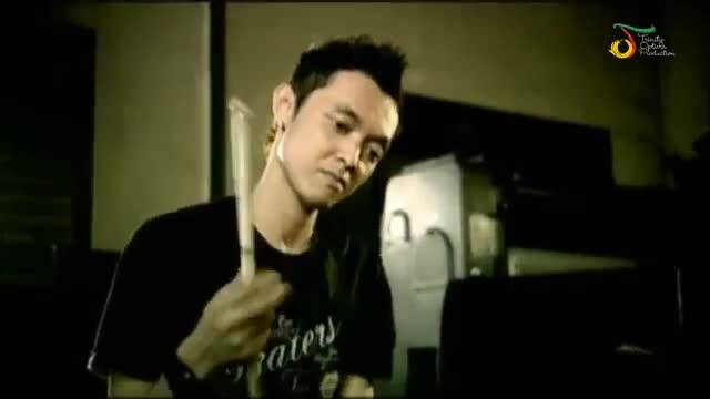 NaFF - Tak Seindah Cinta Yang Semestinya | Official Video Clip