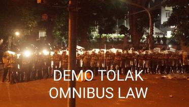 Detik-detik Demo Tolak Omnibus Law di Depan Gedung DPRD Jabar Dibubarkan Aparat