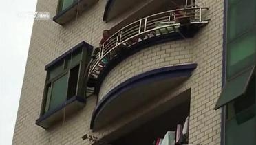 Detik-detik Bocah Jatuh dari Lantai 5 Apartemen di China