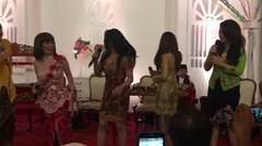Julia Perez, Ayu Ting Ting, Vega dan Dewi Perssik bernyanyi lagu Sik Asik 