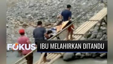 Dramatis! Evakuasi Ibu Melahirkan di Lebak Melewati Jembatan Putus dengan Cara Ditandu