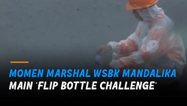Viral Momen Marshal WSBK Mandalika Main 'Flip Bottle Challenge' Saat Hujan
