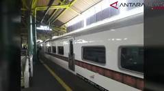 ANTARANEWS - Presiden ke Sukabumi naik Kereta Luar Biasa RI1