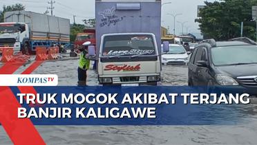 Sebabkan Truk Mogok Akibat Terjang Banjir Setinggi 40 Cm di Kaligawe Semarang