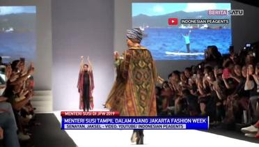   Menteri Susi Tampil di Ajang Jakarta Fashion Week