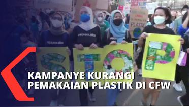 Aktivis Kampanyekan Kurangi Pemakaian Wadah Plastik di Lokasi Citayam Fashion Week