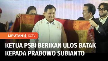 Buka Rakernas Simbolon, Prabowo Subianto Diberikan Ulos Batak oleh Ketua PSBI | Liputan 6
