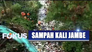 Petugas Bersihkan Penumpukan Sampah Kali Jambe Sepanjang 500 Meter - Fokus