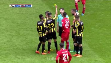 Wasit di Liga Belanda Dikartu Kuning Pemain!