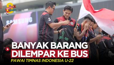 Barang-Barang yang Dilempar ke Bus Pawai Timnas Indonesia U-22, Mulai dari Topi hingga Jaket Driver Ojol