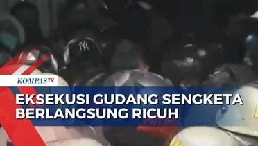 Ricuh! Eksekusi Gudang Sengketa di Surabaya Diwarnai Aksi Saling Dorong