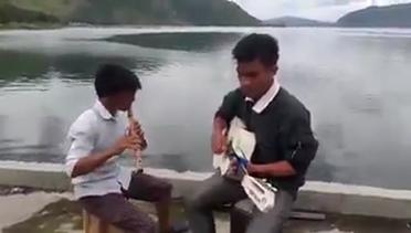 Lagu Batak O Tano Batak dengan latar belakang Danau Toba