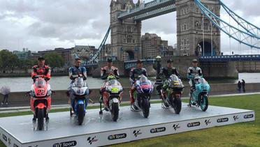 Sesi Foto Pebalap MotoGP Bikin Heboh Kota London