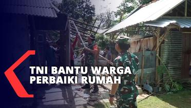 TNI dan Warga Gotong Royong Perbaiki Rumah
