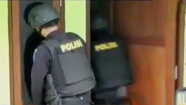 VIDEO: Polisi Geledah Rumah Teroris Thamrin di Bogor