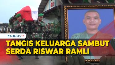 Gugur Ditembak OTK, Jenazah Serda Riswar Ramli Tiba di Sorong Disambut Upacara Militer