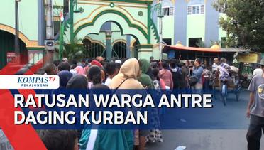 Ratusan Kaum Dhuafa dan Fakir Miskin Antre Daging Kurban di Masjid Agung Semarang
