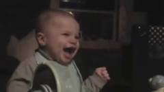Video Lucu 2 Bayi yang Ketawa