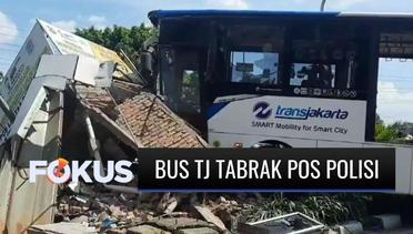 Bus Transjakarta Seruduk Pos Lalu Lintas Gegara Dongkrak Timpa Pedal Gas | Fokus