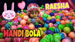 Baby Raesha Mandi Bola di arena Permainan Anak Mitaza Jaya Sampit