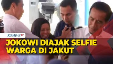 Jokowi Berkali-kali Pegang HP Milik Warga Untuk Terima Ajakan Selfie