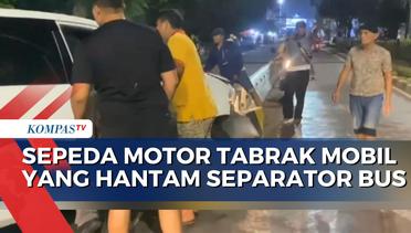 Tak Sempat Menghindar, Sepeda Motor Tabrak Mobil yang Hantam Separator Bus Transjakarta