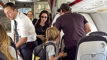Intip Liburan Brad Pitt dan Angelina Jolie Dengan Penerbangan Ekonomi ke Paris