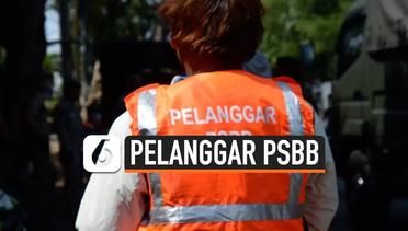 Petugas Berikan Sanksi Pelanggar PSBB di Pasar Gembrong