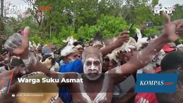 Riuh Warga Suku Asmat, Teriaki Jokowi hingga Beri Tas Noken