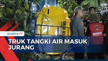 Tak Kuat Menanjak, Truk Tangki Air Terguling Masuk Jurang di Kulon Progo