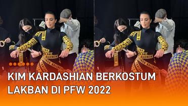 Gaya Unik Kim Kardashian Pakai Kostum Lakban Kuning di PFW 2022
