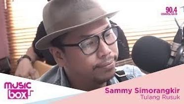 Santai sambil dengerin suara Sammy Simorangkir secara live