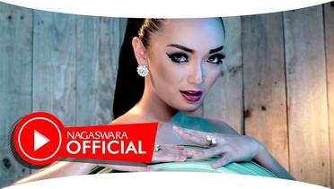 Zaskia Gotik - Tarik Selimut - Official Music Video NAGASWARA