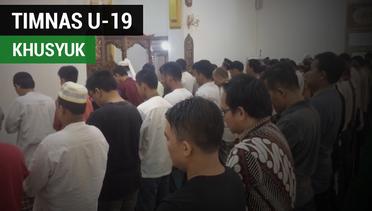 Momen Khusyuk Pemain Timnas U-19 Salat Jumat di Myanmar
