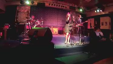 Froya performing Dawn @ Music Matters
