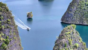Painemo Blue Lagoonnya Raja Ampat Papua.