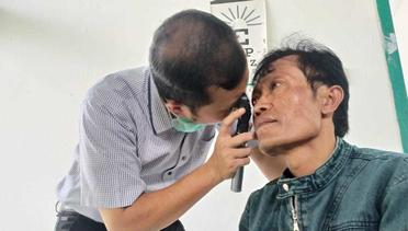 Dokter Tampan Rela Naik Turun Pegunungan Demi Obati Mata Warga Pedesaan Banjarnegara