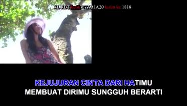 Betharia Sonatha - Bawalah Daku Pergi (Karaoke Video)