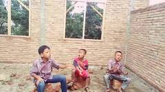 Trio cilik batak cover Mardua Holong 