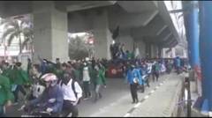 Mahasiswa mulai turun dan pelajar turut serta aksi di gedung DPR