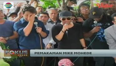 Prosesi Pemakaman Mike Mohede di TPU Tanah Kusir - Fokus Sore