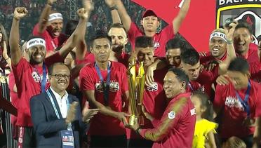 THE CHAMPION! Inilah Selebrasi Penyerahan Piala untuk Bali United FC Juara 1 Shopee Liga 1 2019