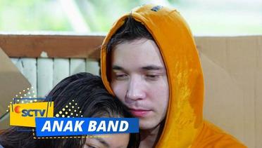 Gilang dan Aya Neduh Setelah Kehujanan | Anak Band - Episode 40 dan 41