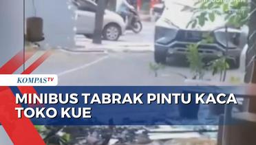 Diduga Tak Konsentrasi saat Menyetir, Minibus Tabrak Pintu Kaca Toko Kue di Surabaya