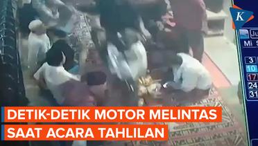 Momen Pengendara Motor Melintas ke Tengah Acara Tahlil di Cilandak