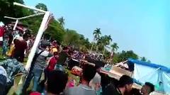 Video: Kecewa Bergek Tak Kunjung Tampil, Penonton Bakar Panggung di Peureulak 